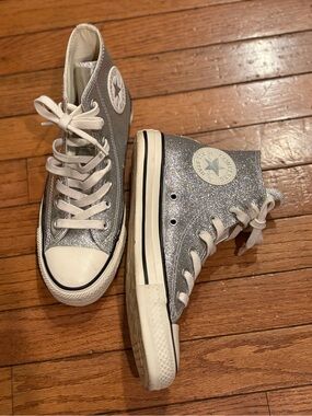 Converse Womens Size 7 CTAS Shiny Metal Hi 564869C Silver/Glitter Shoes